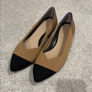 Women's Tan and Black Flats